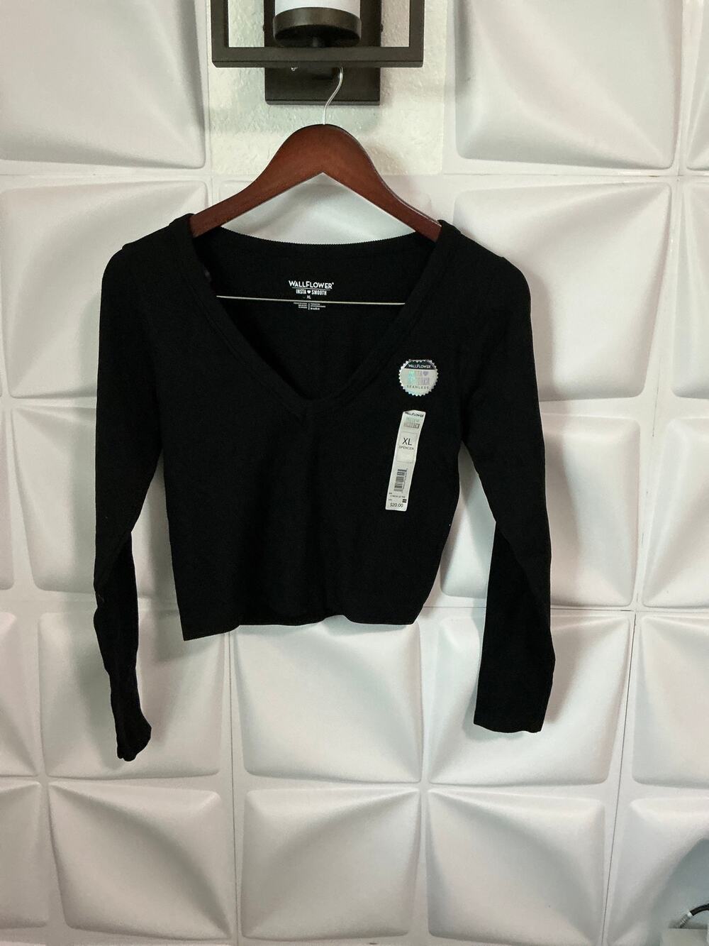 NWT Wallflower Black Insta Smooth Long Sleeve V-Neck Seamless Tee Womens Size XL